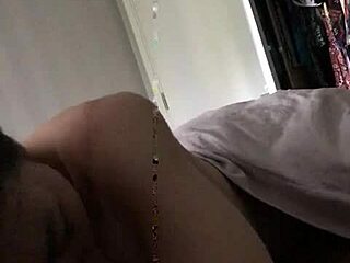 jovencita shares her first amateur video experience with friends