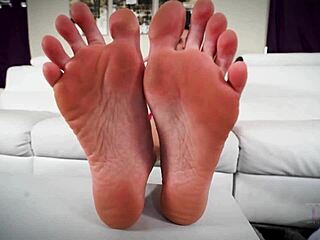 चीअर कैप्टन अमा रियो को फीट पीओवी ट्रेनिंग, इतना इंटेंस फील होता है