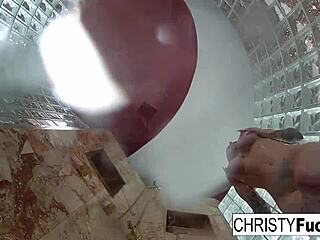 अरे, देखो ये हॉट शावर फन क्रिस्टी, डाहलिया और इवान के साथ! 🔥💦