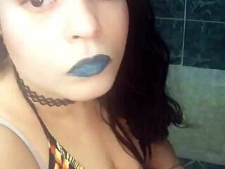 Ginger paris does and pisses in the toilet bbw slut