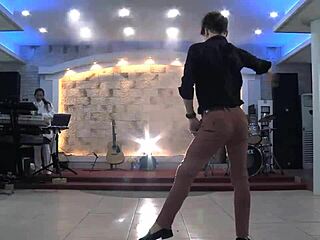 यो डांसर किम 2013 अपनी हॉट मूव्स दिखा