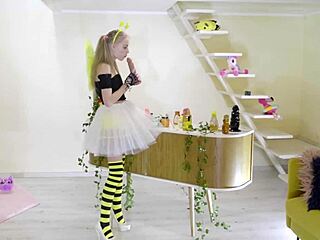 damn, petite bee girl licks honey and sucks hard! 🐝