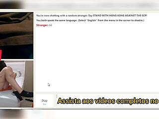 My girlfriend masturbates for strangers on cam