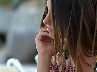 दो टाइट यूरो बेब्स आउटडोर में लेस्बियन सॉफ्टकोर एक्सप्लोर करती हैं