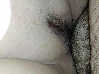 क्रीमपाई सरप्राइज: क्या तुम इस गोल-मटोल MILF को संभाल सकते हो?