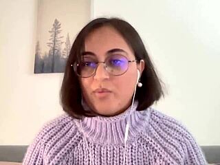 अफगानिस्तान की टॉप पॉर्नस्टार यास्मीना, लस्टकास्ट पर सुनी है?