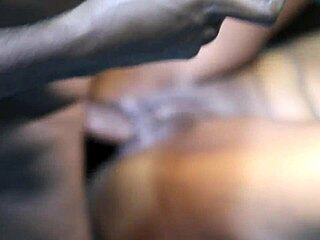 Amateur Ebony Gianna Shows Off in Homemade Scene