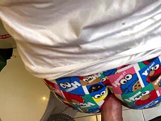 Mi hermanastro, no me dejas cepillarme. Entra al baño y me culea rico sin parar.