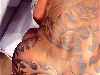 ये टैटू वाली गांड चोदने में कितनी लाजवाब है 😍