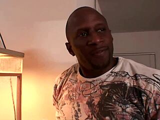 Teen amateur gives tight blowjob and facial! 😜