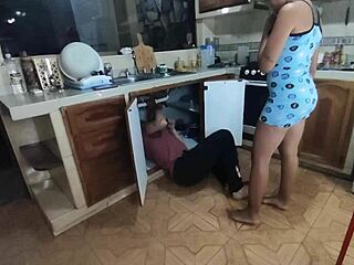 नेबर की पाइप हेल्प से गैंड फकिंग तक