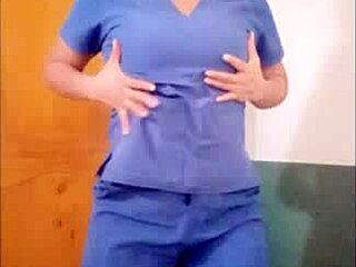 नर्स ने हॉस्पिटल में बड़े बूब्स से ललचाया! 🔥