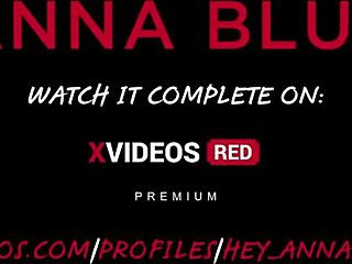 cavala rabuda enfia dedos no cuzinho