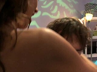 सौतेली बहन जेस जॉर्डन सौतेले भाई से इंटेंस सेक्स में तड़पती है