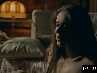 पागल मिल्फ ने बाथ में वाइब्रेटर से जोरदार झड़ी!