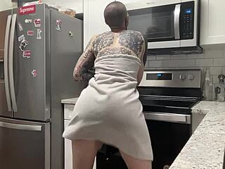 young thug twerks big ass in shorts close up