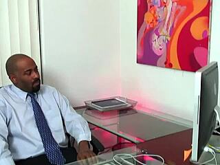 Hey, can I get this job? Check the trailer! 😜