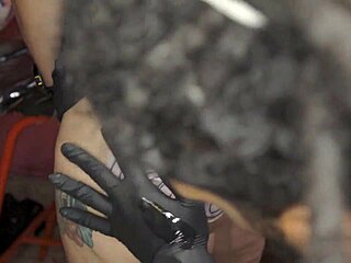 मेरी बिग फैट अस पर नया टैटू बनवाना