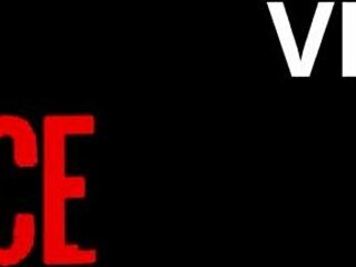 खूबसूरत लैटिना बेब टूरिस्ट का लंड चूसती है 😍