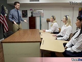 वाह, तीन छोटी 18+ स्टूडेंट्स इस लकी टीचर को चूत दे रही हैं, अविश्वसनीय!