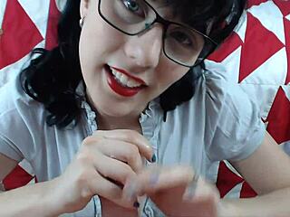 मैं अपने लवर को सेक्सी टॉक और एक्सेंट्स से टीज करती हूँ