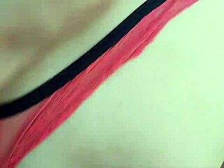 रैंडम स्ट्रीट कास्टिंग में 18+ शेव्ड लड़की के साथ मस्ती!