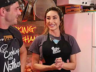 Christiana Cinn ne apni bikini bar job ki kahani share ki