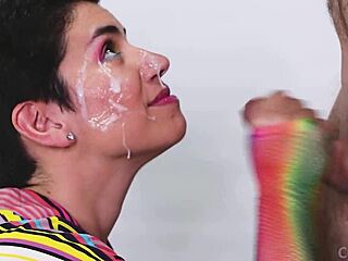 इस गरम सेशन में गर्व के साथ झड़ो!