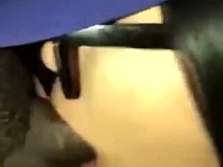 क्या तुम तैयार हो इस सर्टिफाइड ब्लोजॉब बीस्ट के लिए जो तुम्हारा ब्लैक लंड चूसकर कमशॉट लेगी?