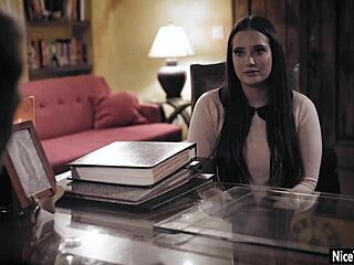 गोल-मटोल जिया पेज ने गंदे पादरी को जोरदार ब्लो और बैंग किया