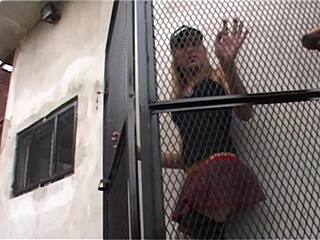 जेल से ट्रांससेक्सुअल को ऐनल सेक्स मिलता है तो क्या होता है?