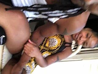 गंदा पड़ोसी पूरी हफ्ते गुदा ठुकाई के लिए गिड़गिड़ाता है