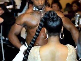 मेल स्ट्रिपर्स गे नहीं होते, ना?