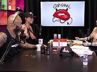 duas gostosas testam o produto em seus peitos - ruiva braba sheer red