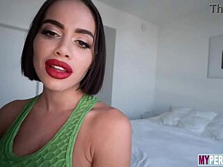 सौतेली माँ विक्टोरिया जून के साथ गुस्से वाली चुदाई चाहिए?