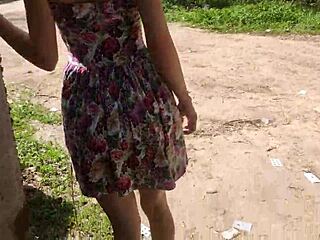 टाइट ड्रेस में स्टनिंग ब्यूटी से पब्लिक ब्लोजॉब