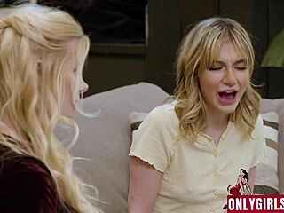 सेरेन साइरन, क्लोए सुरियल, डेमी हॉक्स स्टेपमॉम एक्शन में