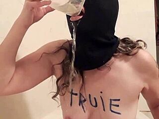 esclave f autoseance humiliation et uro