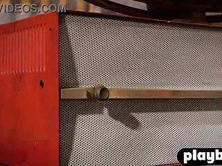 Perfect teen model Deisy Leon teases with her amazing body