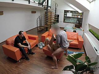 Hunt4K Cuckold Viene Pagato Bene Per La Sua Splendida Ragazza Dai Capelli Biondi
