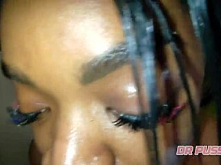 Deepthroat E Vomito No Pau Do Amante No Banho