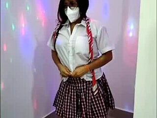 गंदी लैटिना स्टूडेंट की अजीब डांस, पोर्न डेब्यू में मस्ती