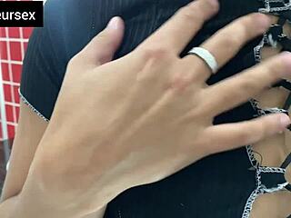 novinha safada tranza escondido no banheiro com negao dotado 😏