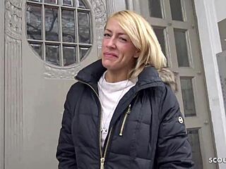 कैश के लिए स्ट्रीट कास्टिंग में सैंडी को पेला, यकीन नहीं होता!