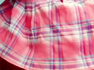 सौतेली माँ के फोन पर उसकी रियल मस्तर्बेशन वीडियो मिली, क्या वह लेस्बियन है? 😳