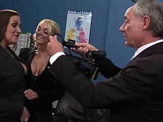 Chunky babe takes it deep! 😈