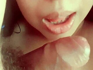 le chupo la verga a mi jefe para que me aumente el sueldo