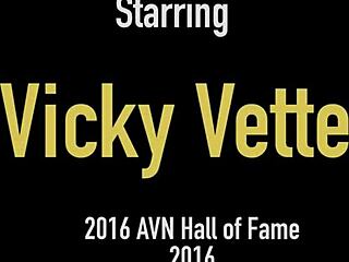 Camsoda पर Lacy Lennon की हार्डकोर गांड खेल मस्तुर्बेशन सेशन