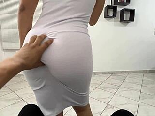 मद्रास्ता की कर्वी गांड जोरदार तरीके से हिली