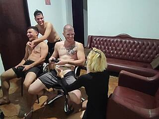 वीडियो गेम्स से शुरू, बेयरबैक चुदाई में खत्म